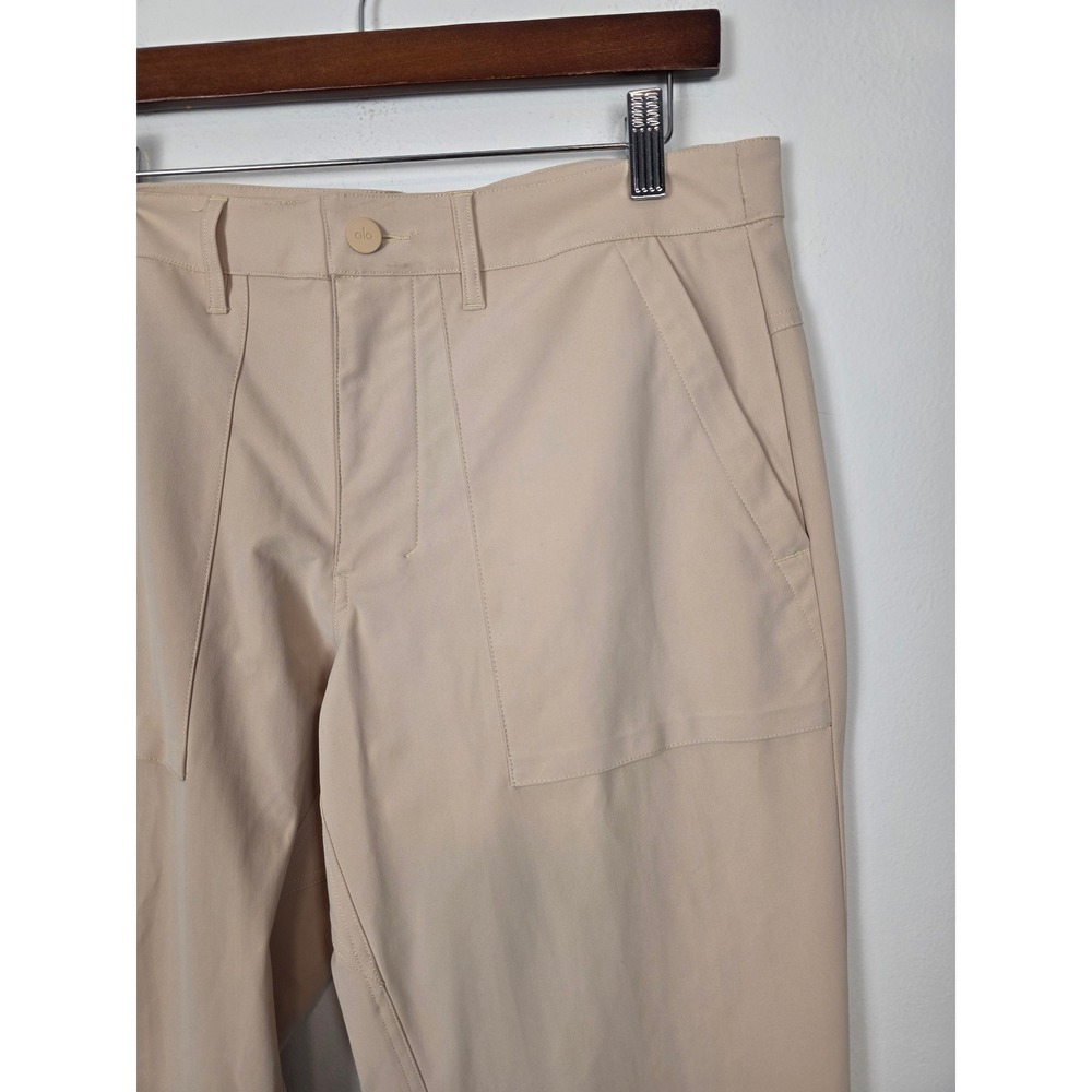 Alo‎ Yoga Men's Cargo Pants Beige Utility Outdoor Casual Size 32R - Picture 3 of 6